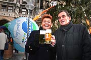 Tourismuschefin Gabriele Weishäupl und Herbert Fischhaber, 1. Bürgermeister vonBad Wiessee, stellten am 19.11. die Fichte vom Tegernsee vor (Foto: MartiN Schmitz)